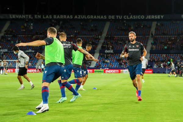 El Levante reza a San José en Pamplona