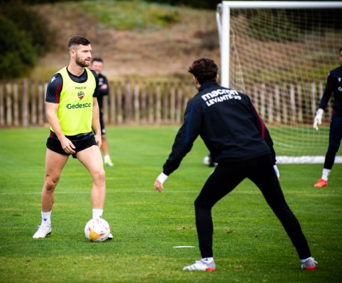 Mustafi entrará en la lista para Pamplona