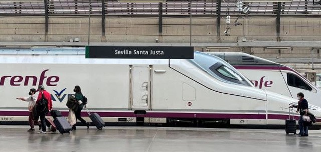 Renfe programa 8 trenes especiales para ir a Sevilla a la final de la Copa
