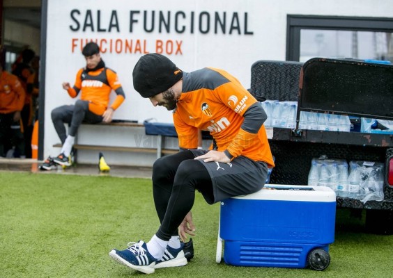 El Valencia se ejercita en el gimnasio con la mirada puesta en Paulista y Gayà