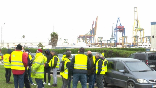 Transportistas de Valencia siguen en huelga: 