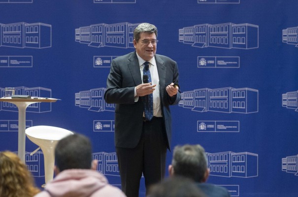 Escrivá dice que las familias que acojan ucranianos deben estar dispuestas a asumir responsabilidades