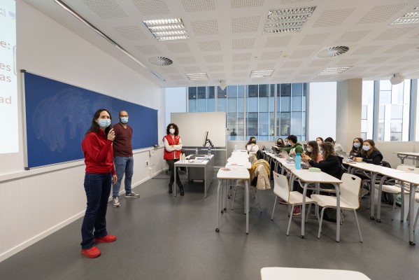 Cruz Roja expone en la UJI el Plan de Salud para el apoyo psicosocial y acompañamiento en el final de la vida