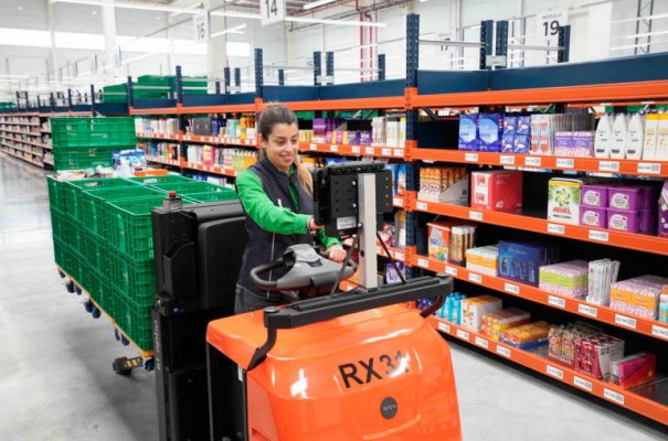 Mercadona eleva su venta 'online' un 190% y prueba un modelo de reparto desde las tiendas 