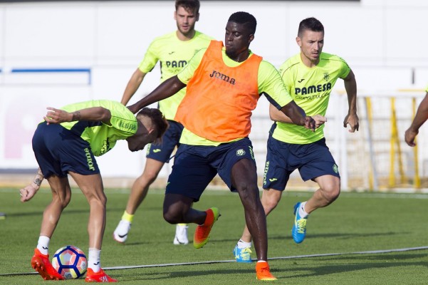 El Villarreal cede a N'Diayé al Hull City y a Espinoza al Valladolid