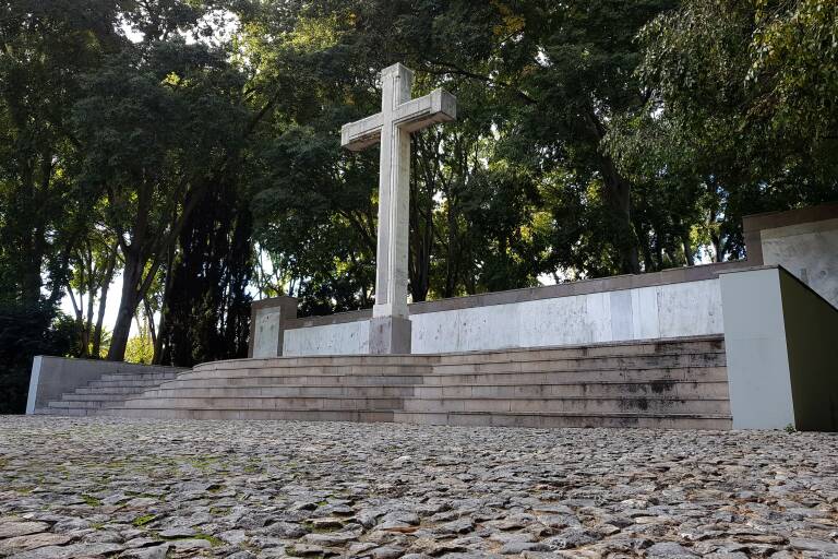 La retirada de la cruz del Ribalta incluye recuperar especies de árboles ya desaparecidos en el parque