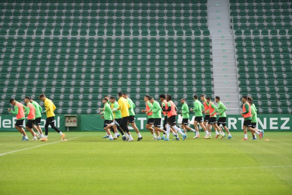 El Elche comienza a preparar la visita del Valencia con casi toda la plantilla

