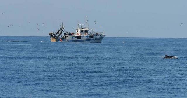 Los pescadores de la Región cuidan del mar: recogen 12,3 toneladas de basura de los fondos