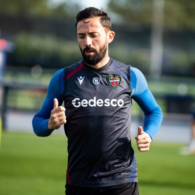 Morales y Mustafi trabajan parcialmente con el grupo
