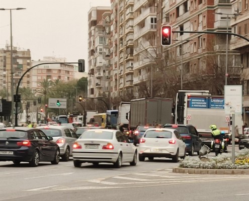 Medio centenar de camiones protagonizan en Murcia el segundo día de la huelga de transporte