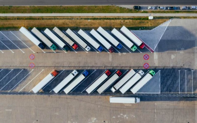 Los transportistas elevan en un 20% más sus gastos anuales por el incremento del precio del gasóleo