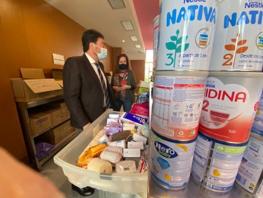 Alicante reclama coordinación en la recepción de refugiados y traslada alimentos a Ciudad de la Luz