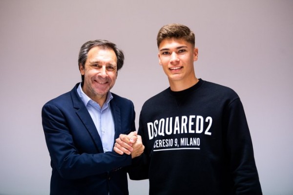 El Levante renueva al central Carlos Giménez hasta 2024
