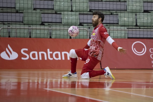 Juan Bosco Molina, de ElPozo, firma la mejor parada de la jornada en Primera División