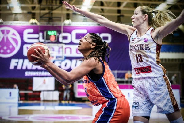 Valencia Basket busca salir a flote de Venecia
