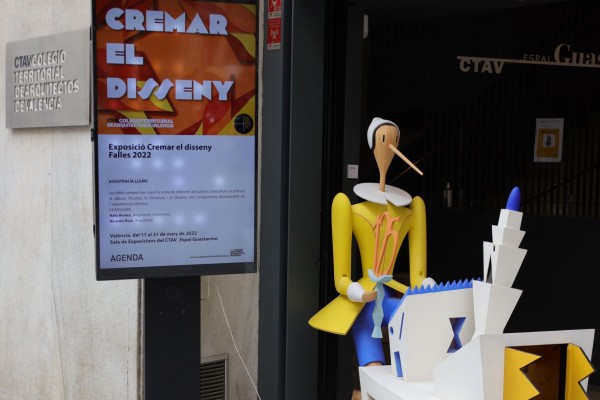 Los arquitectos se acercan a las Fallas con 'Cremar el disseny' 

