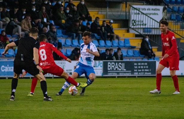 El Alcoyano invierte su tendencia tras tres derrotas consecutivas
