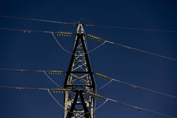 El precio de la luz sube ligeramente este lunes, hasta los 251,70 euros/MWh
