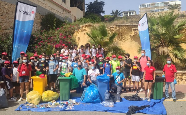 El Campello concentra en 100 metros de mar un 95 % de residuos plásticos y en 1.000 metros, un 33 %