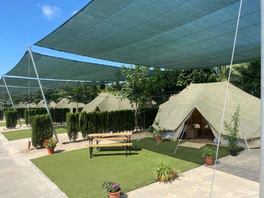 Cloudbeds entra en Alicante con el 'glamping' de Kampaoh y busca contratar en la provincia