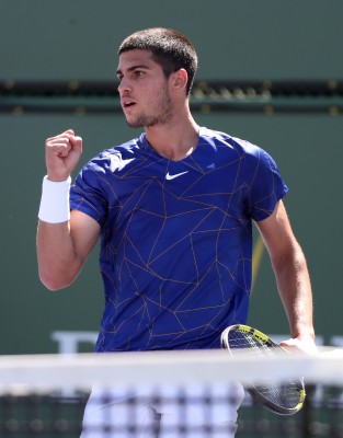Alcaraz debuta en Indian Wells marcando territorio y buscará el siguiente turno ante Bautista