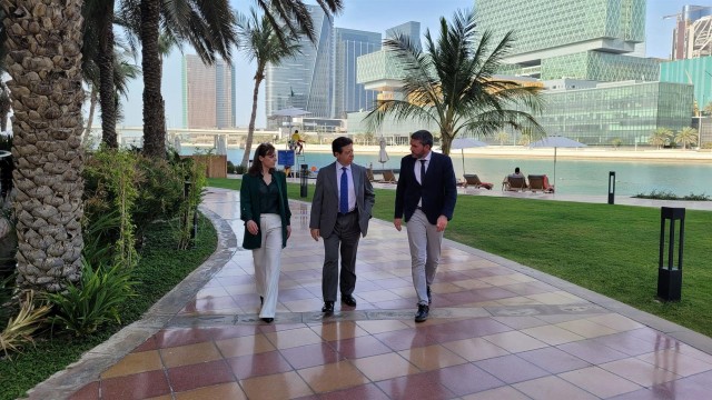 La Región y la Embajada española en Emiratos Árabes Unidos impulsan al sector agrícola 