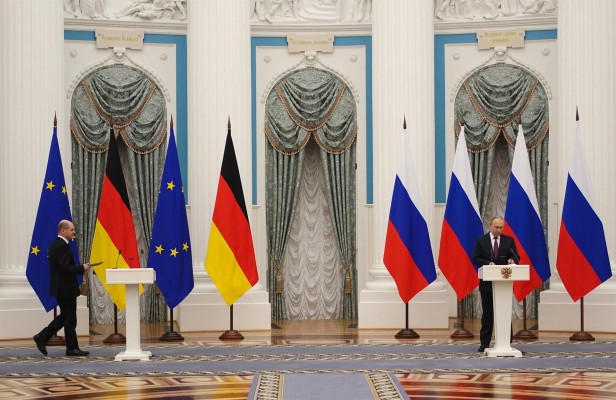 Macron y Scholz piden por teléfono a Putin un alto el fuego inmediato en Ucrania