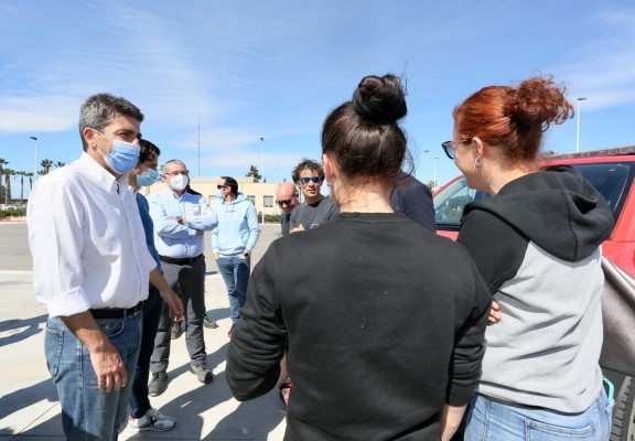 Los bomberos voluntarios del Consorcio de Alicante regresan con 27 refugiados ucranianos