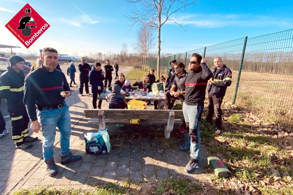 Los bomberos voluntarios del Consorcio de Alicante regresan con 27 refugiados ucranianos