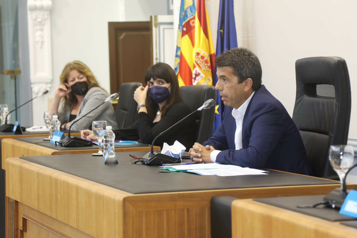 La Diputación de Alicante incorpora 44 millones para nuevos planes y ayudas (con el eterno debate de las nominativas)