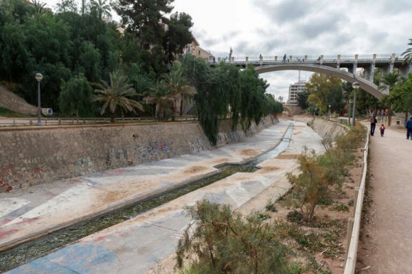 Elche: El hormigón del cauce del Vinalopó