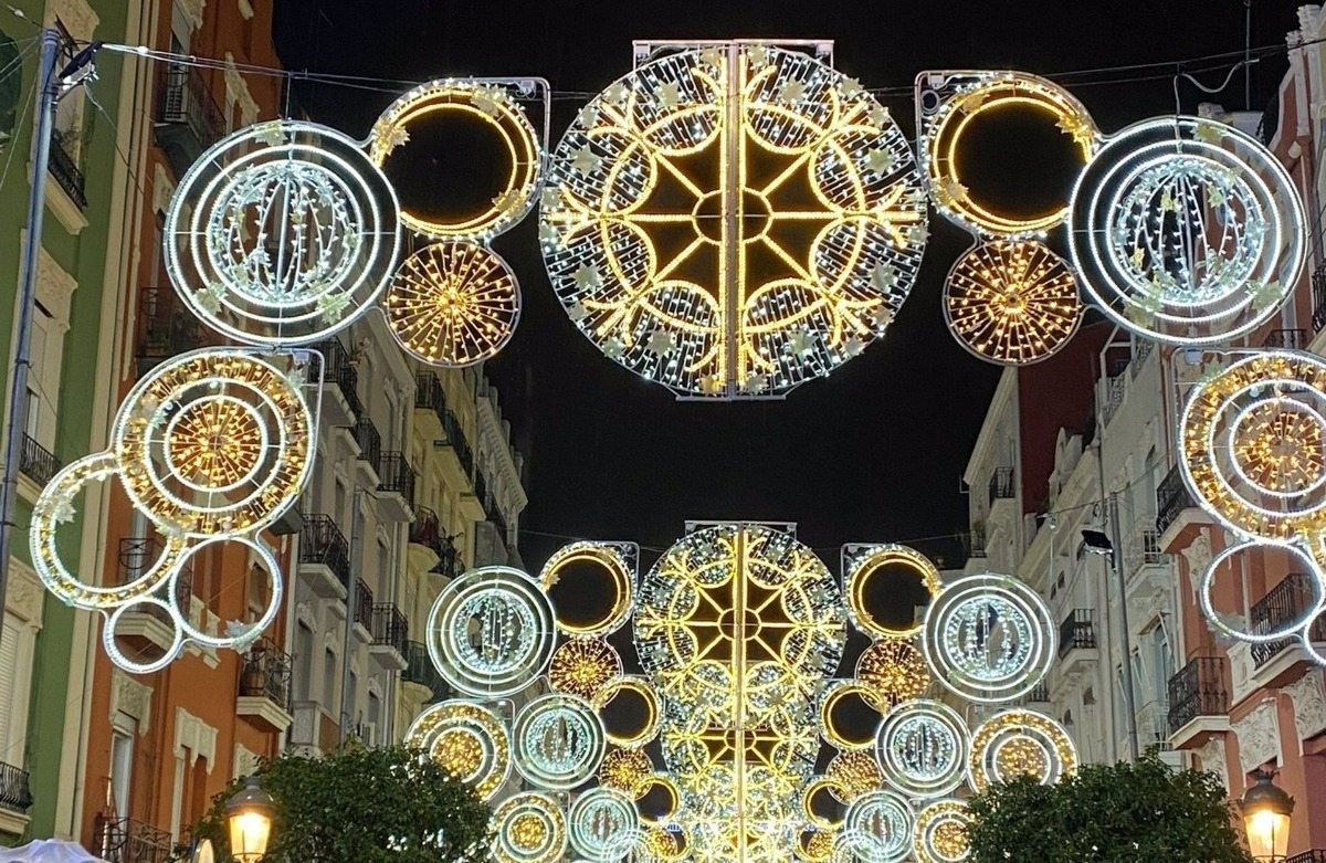 Iluminación de la falla Cuba-Puerto Rico, ganadora del primer premio de las Fallas 2022. Foto: JCF - 