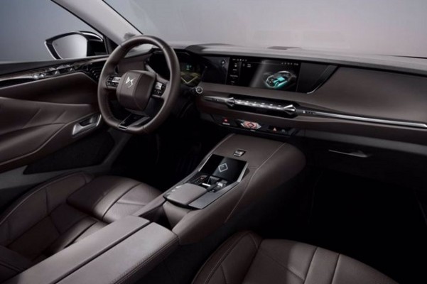 DS equipa el interior del DS 4 con mayor contenido de equipamiento y un diseño minimalista