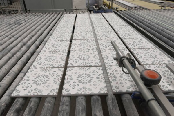 La UE abre la puerta a que cerámica y cementeras reciban fondos de la guerra para paliar el coste de la energía