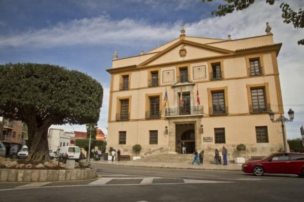 Un juzgado obliga al Ayuntamiento de Paterna a recuperar el puesto de Oficial Mayor del municipio