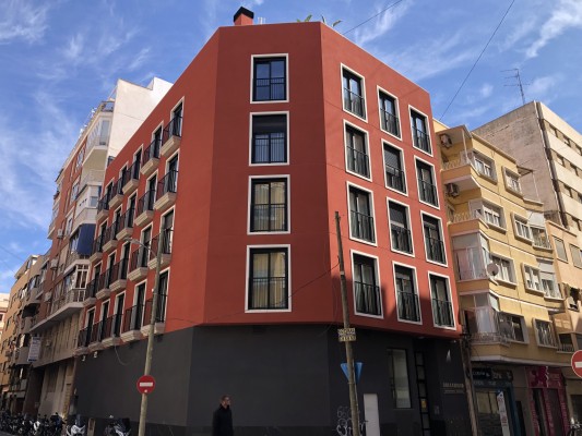 Los Alcaraz completan su primer bloque de pisos turísticos en Alicante: estreno antes de Pascua