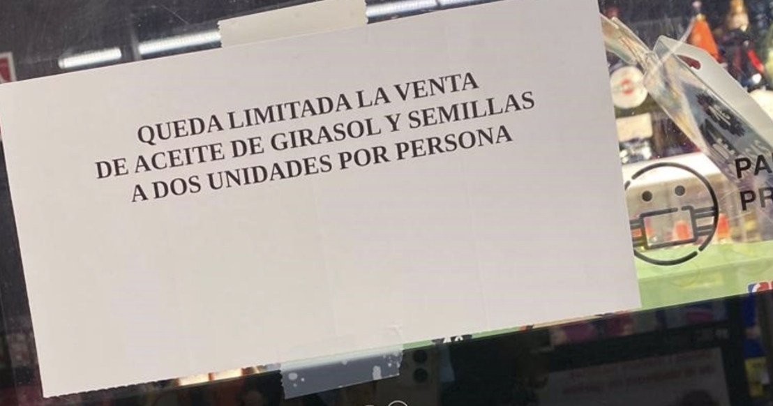 Facua denuncia a cinco supermercados por limitar la compra de unidades de aceite de girasol