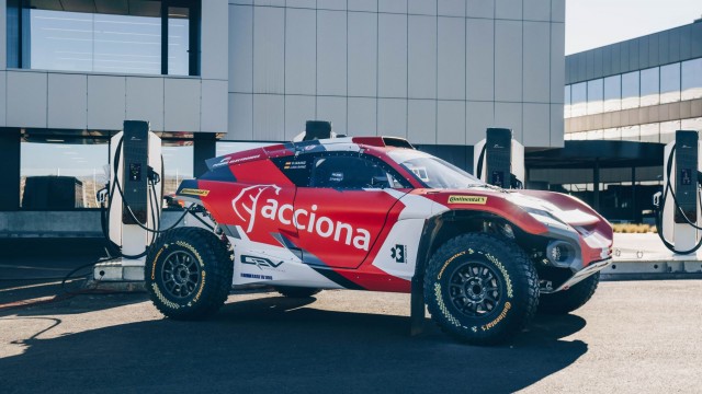 Power Electronics renueva su patrocinio con el Acciona Sainz XE Team