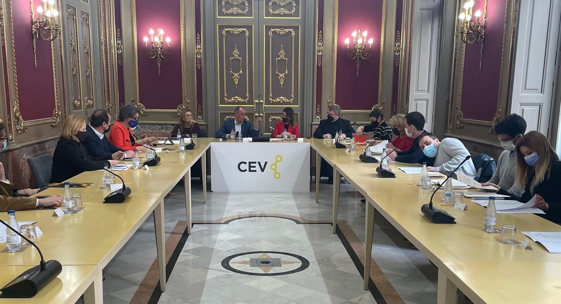 La CEV traslada al Botànic su rechazo a la tasa turística tras dos años de pandemia y en medio de una guerra