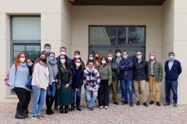 Alumnado del Grado en Ingeniería Química de la UJI visita las instalaciones de Colorobbia