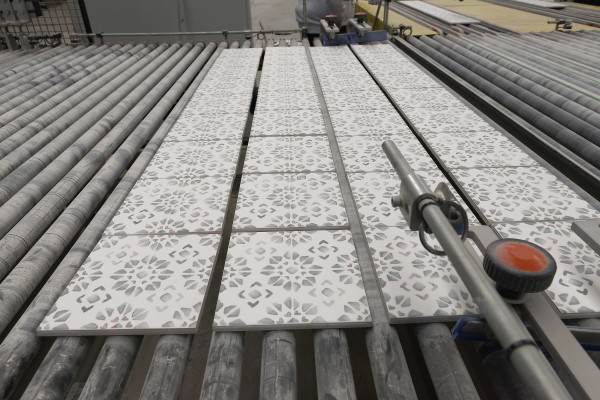 El azulejo espera numerosos ERTE por el gas... y podrían ser despidos si se prolonga la situación