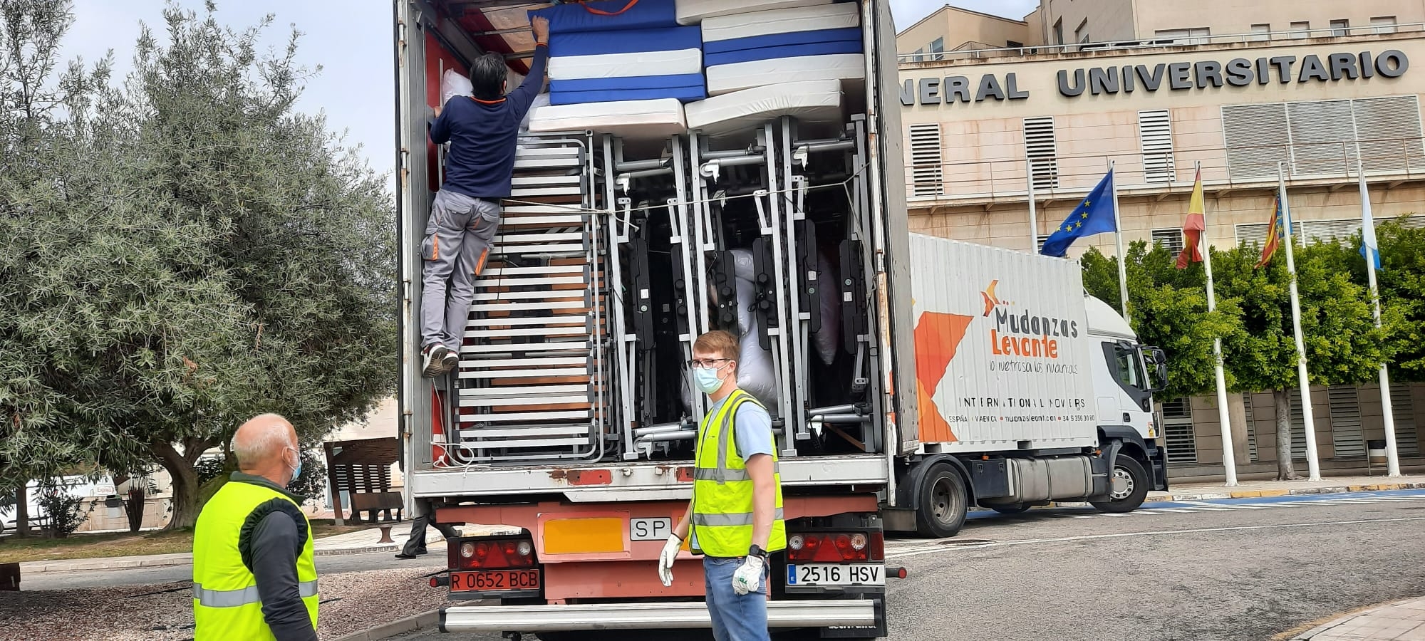 El centro de recepción de refugiados de Alicante empieza a operar: refuerzan el hospital de campaña