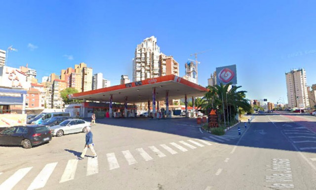 El nuevo edificio de la Cala de Benidorm sigue adelante: informes medioamentales favorables