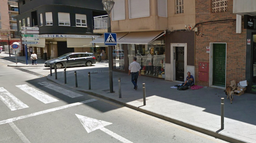 Torrevieja multará con hasta 1.500 euros a quien ejerza la mendicidad con la nueva ordenanza de convivencia