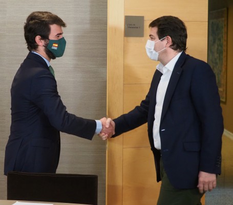 PP y Vox llegan a un acuerdo de Gobierno en Castilla y León