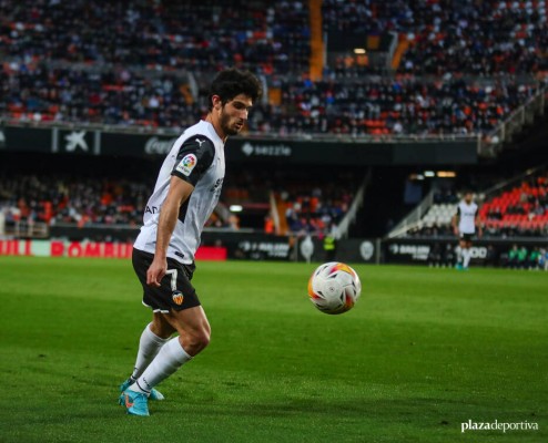Guedes y Jesús Vázquez se recuperan de la gripe y se entrenan en Paterna