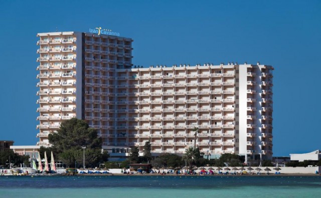 Hostetur ofrece 100 plazas en el hotel Cavanna de La Manga para acoger a refugiados ucranianos
