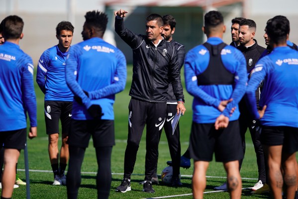 Raúl Torrente vuelve a entrenarse con el grupo y estará ante el Elche
