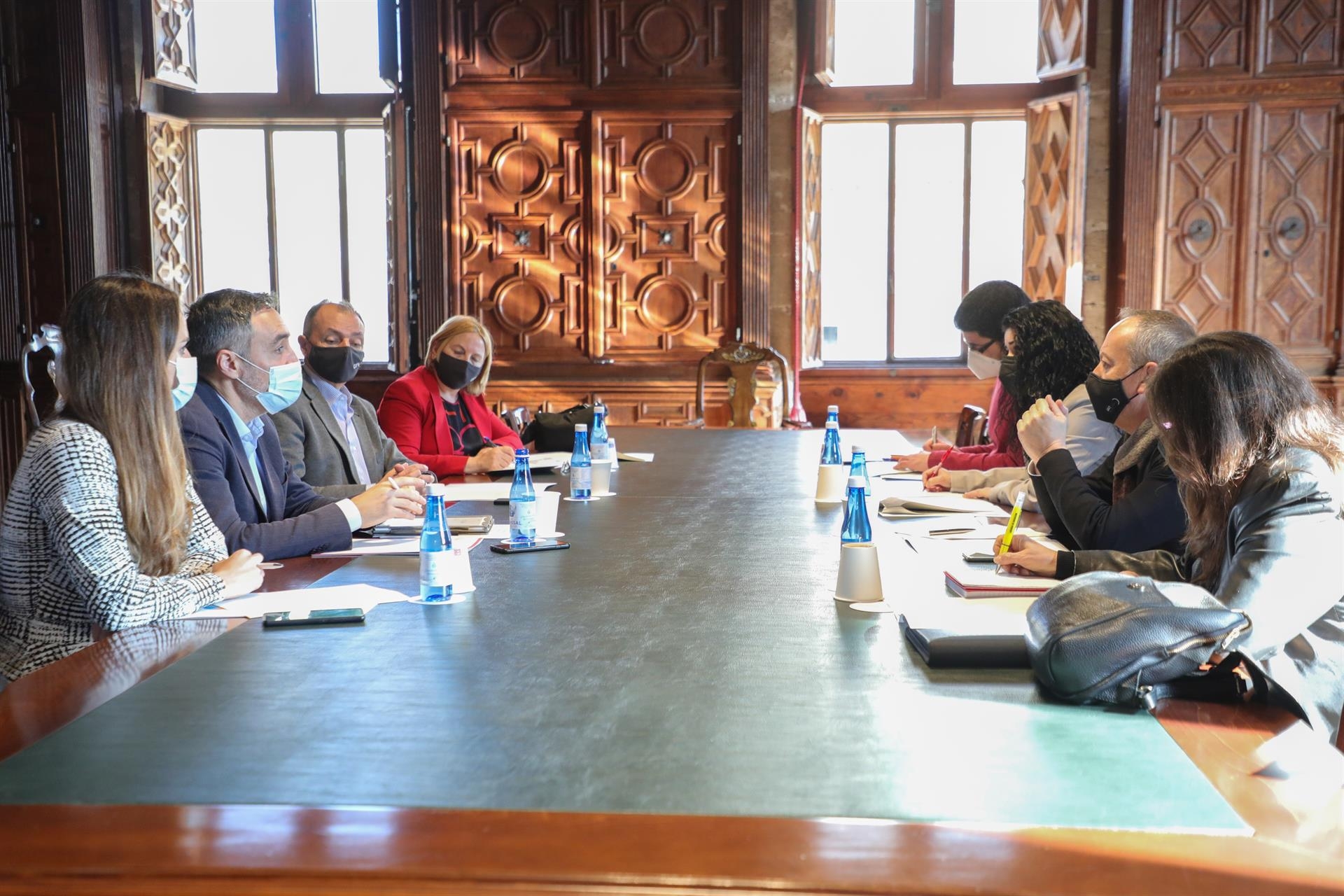 La Generalitat y agentes sociales estudian contratar 350 técnicos para asesorar a pymes sobre fondos europeos