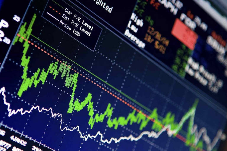 El Ibex 35 se olvida de la guerra, vuela casi un 5% y recupera los 8.100 puntos
